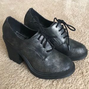 Soda brand chunky heel boot w lace up